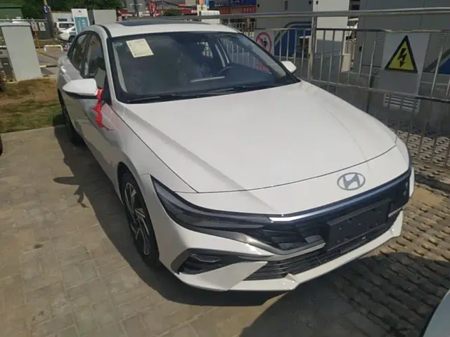 Hyundai Elantra — Фото автомобиля 3