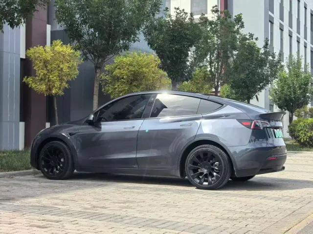 Tesla Model Y — Фото автомобиля 9