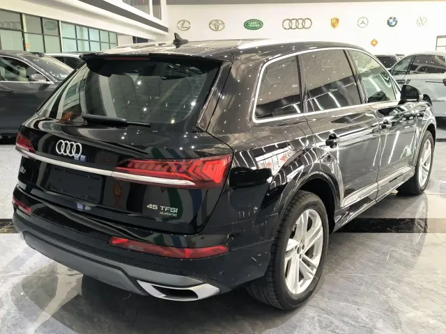 Audi Q7 — Фото автомобиля 11