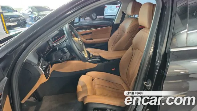 BMW 5 Series G30 — Фото автомобиля 12