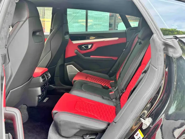 Lamborghini Urus — Фото автомобиля 9