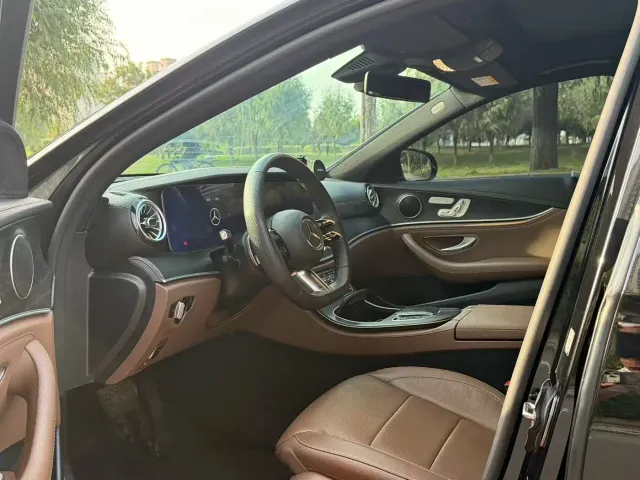 Mercedes-Benz E-Class — Фото автомобиля 4