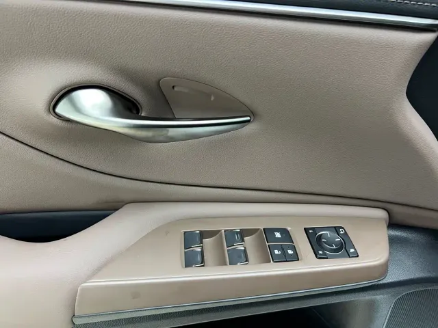 Lexus ES — Фото автомобиля 18