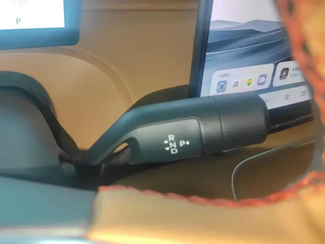 Geely Galaxy Starship 7 EM-i — Фото автомобиля 16