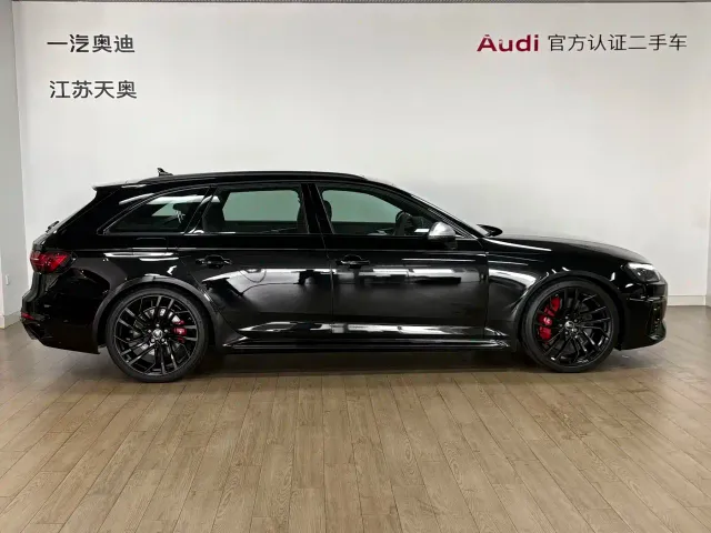 Audi RS 4 — Фото автомобиля 3