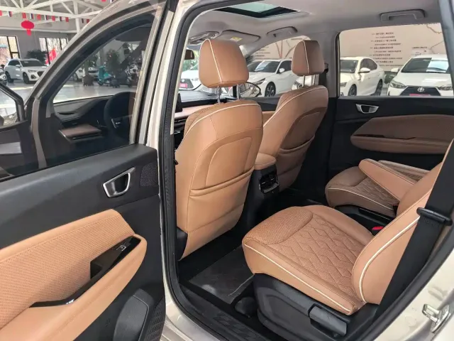 Wuling Jiachen — Фото автомобиля 10