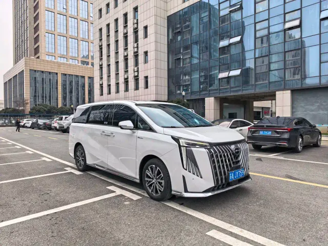 GAC Trumpchi M8 — Фото автомобиля 7