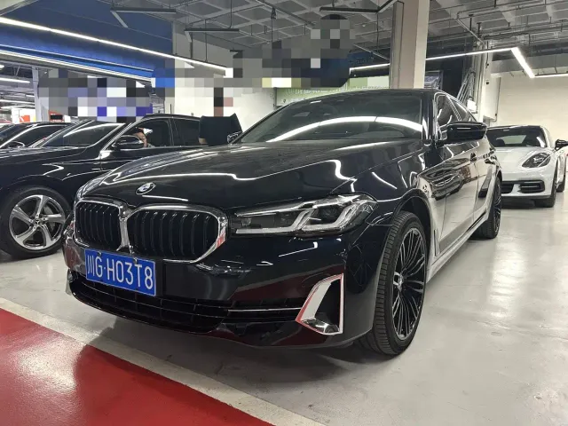 Фотография автомобиля — BMW 5 Series