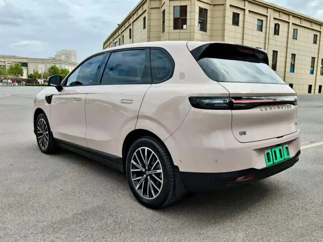 Leapmotor B10 — Фото автомобиля 8