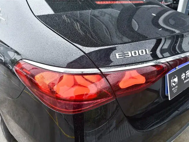 Mercedes-Benz E-Class — Фото автомобиля 6