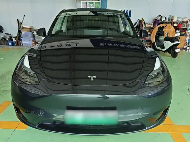 Tesla Model Y — Фото автомобиля 2