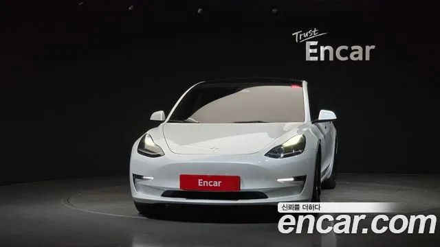 Tesla Model 3 — Фото автомобиля 3