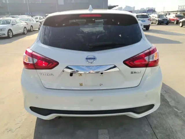 Nissan Tiida — Фото автомобиля 5