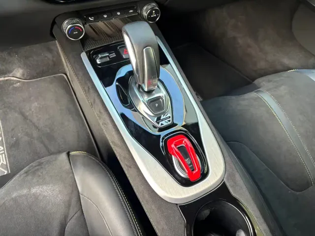 Lotus Emira — Фото автомобиля 7
