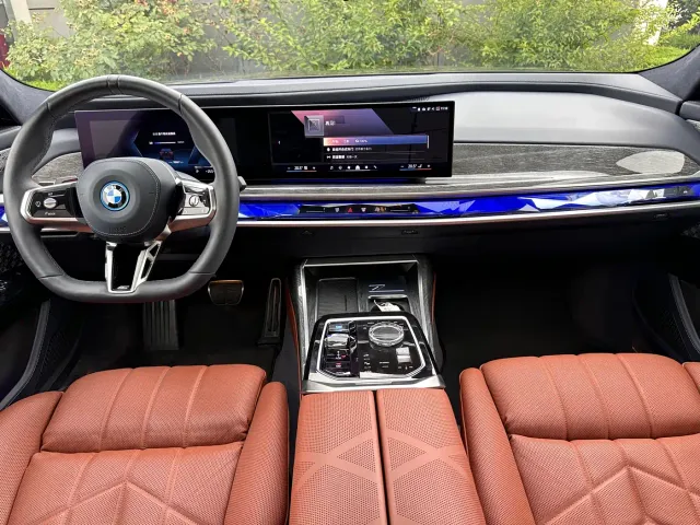 BMW BMW i7 2023 Model xDrive60L M Sport Package — Фото автомобиля 8