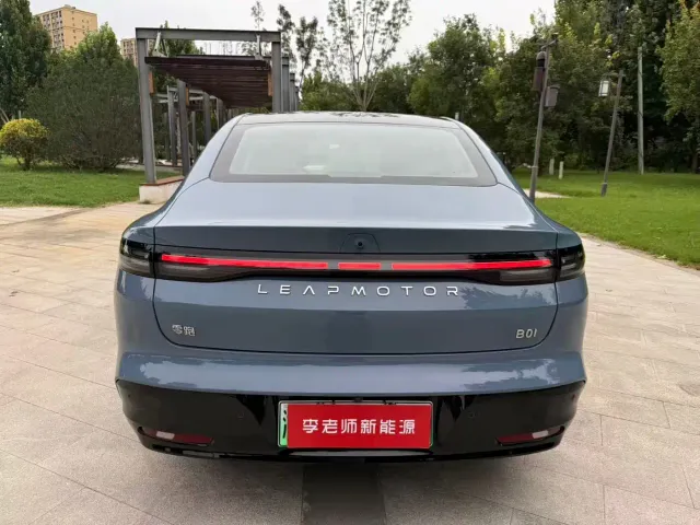 Leapmotor B01 — Фото автомобиля 7