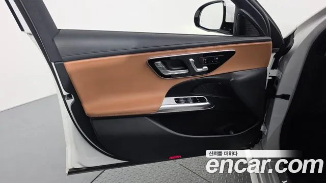 Mercedes-Benz E-Class — Фото автомобиля 17
