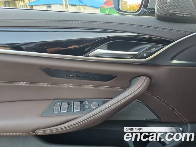 BMW 5 Series G30 — Фото автомобиля 14