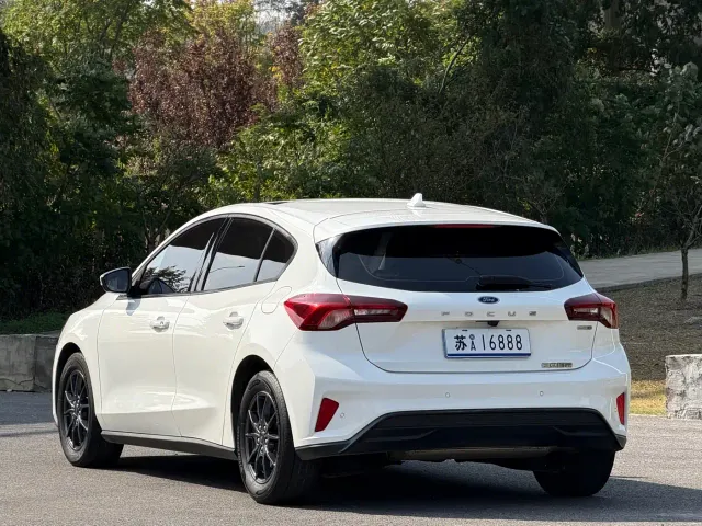 Ford Focus — Фото автомобиля 5