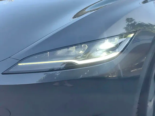 Tesla Model 3 — Фото автомобиля 8