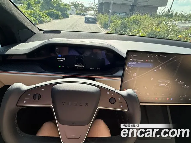 Tesla Model X — Фото автомобиля 9