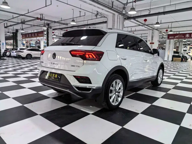 Volkswagen T-Roc — Фото автомобиля 4