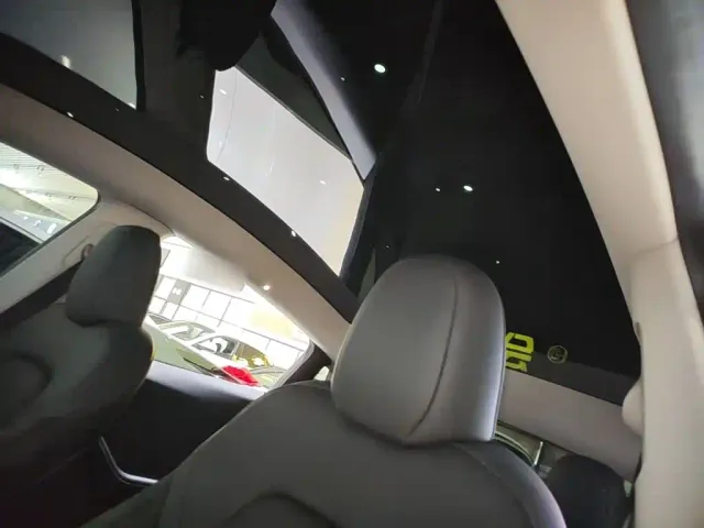 Tesla Model Y — Фото автомобиля 17