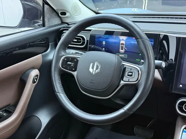 Leapmotor C11 — Фото автомобиля 7
