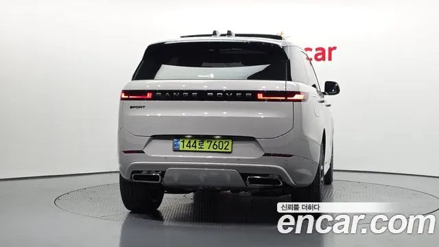 Land Rover Range Rover Sport — Фото автомобиля 4