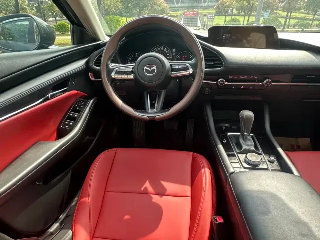 Mazda Axela — Фото автомобиля 10