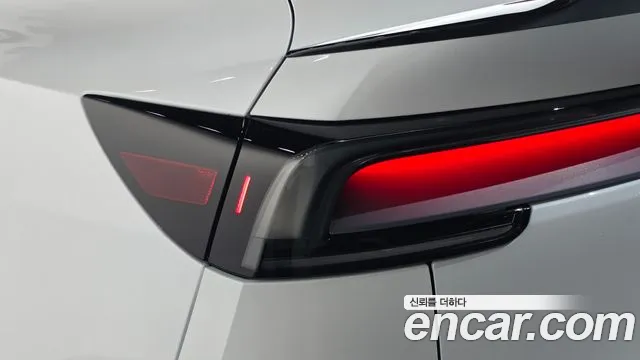 Tesla Model Y — Фото автомобиля 23