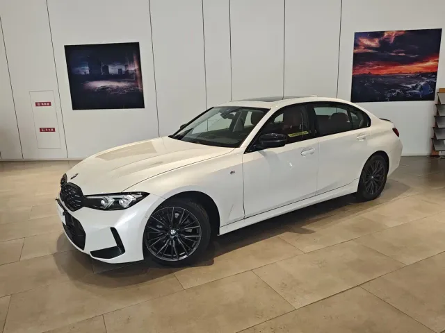 Фотография автомобиля — BMW 3 Series