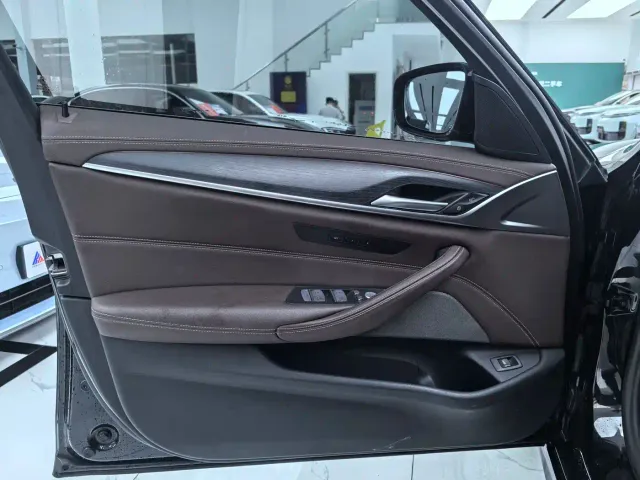 BMW 5 Series — Фото автомобиля 4
