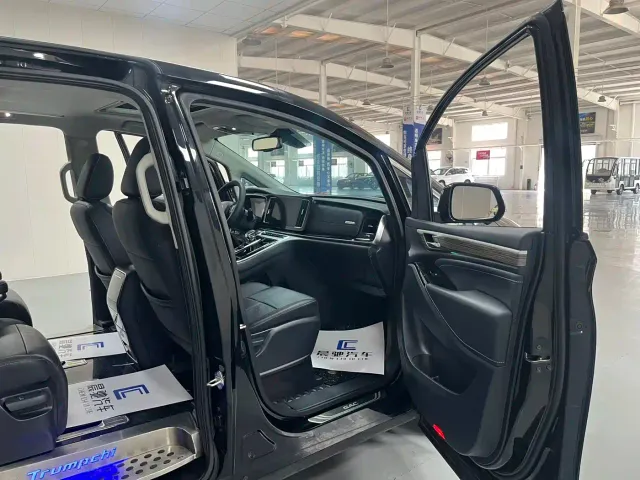 GAC Trumpchi M8 — Фото автомобиля 13