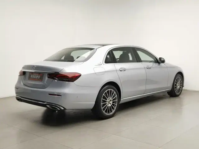 Mercedes-Benz E-Class — Фото автомобиля 2