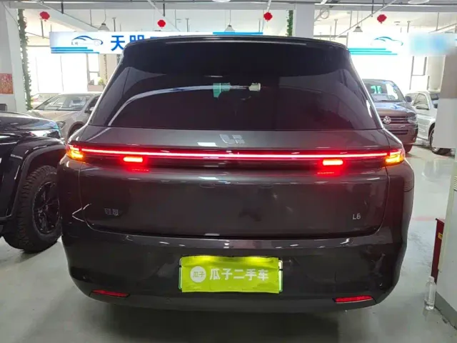 Li Auto L8 — Фото автомобиля 5