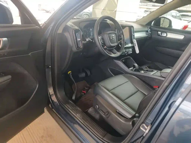 Volvo XC40 — Фото автомобиля 15