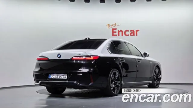 BMW 7 Series G70 — Фото автомобиля 2