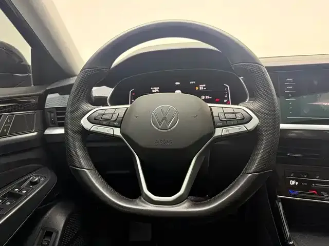 Volkswagen Passat — Фото автомобиля 12