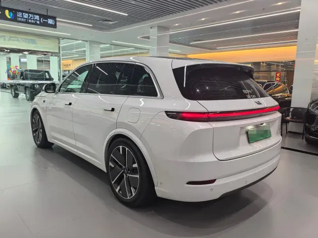 Li Auto L7 — Фото автомобиля 15