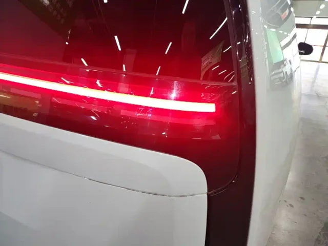 Li Auto MEGA — Фото автомобиля 7