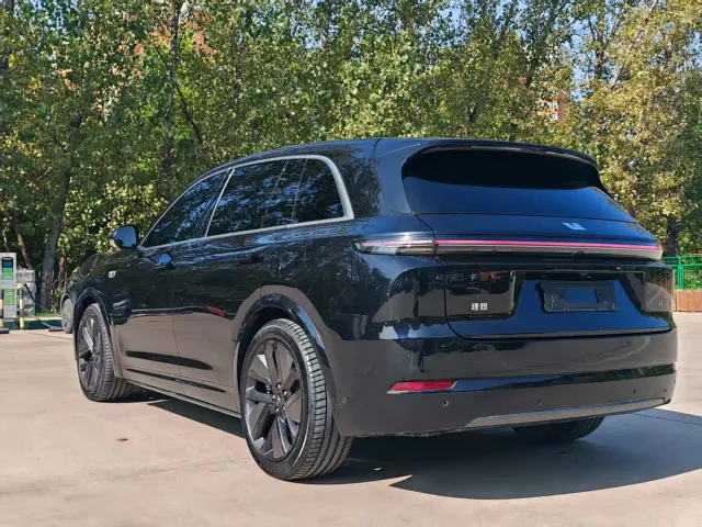 Li Auto L7 — Фото автомобиля 9