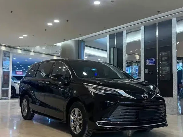 Toyota Sienna — Фото автомобиля 3