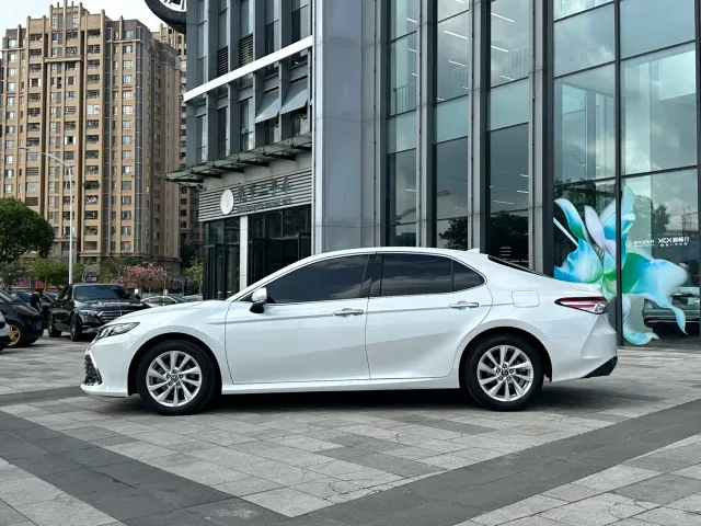 Toyota Camry — Фото автомобиля 3