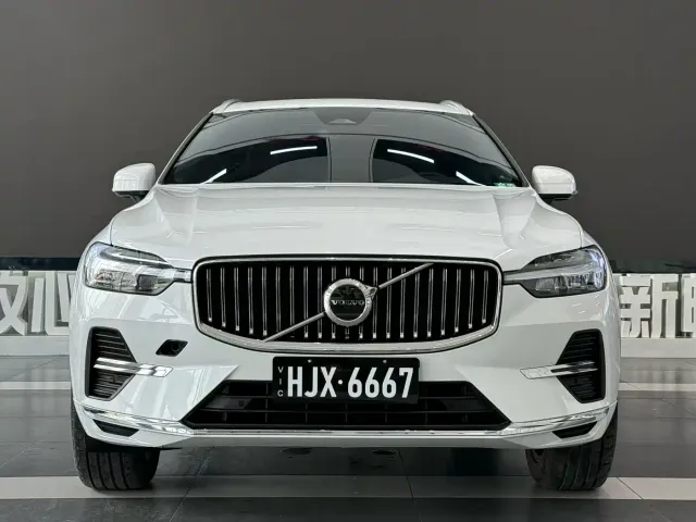 Volvo XC60 — Фото автомобиля 2
