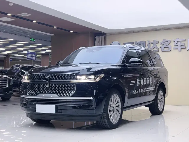 Фотография автомобиля — Lincoln Navigator