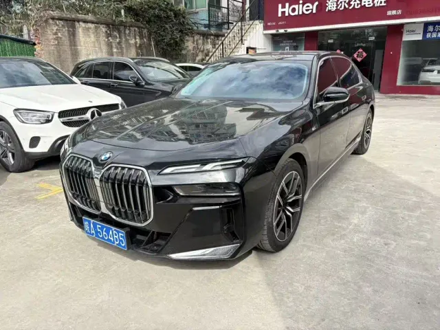 Фотография автомобиля — BMW 7 Series