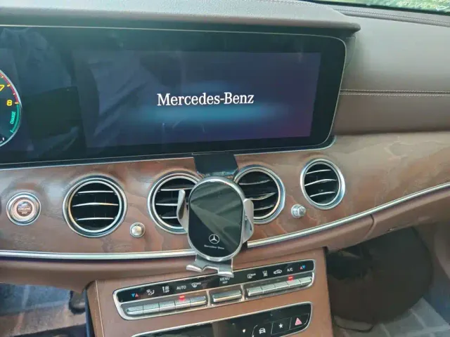 Mercedes-Benz E-Class — Фото автомобиля 14