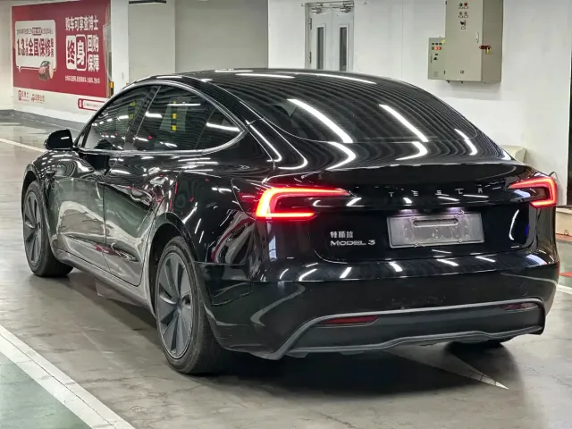 Tesla Model 3 — Фото автомобиля 6