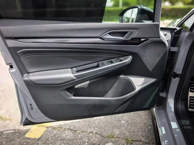 Volkswagen Golf 2023 Facelift 280TSI DSG R-Line Lite — Фото автомобиля 11